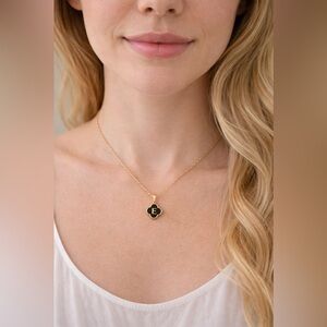 NEW Womens Stainless Steel Goldtone Black Clover Initial E Necklace 17.5"